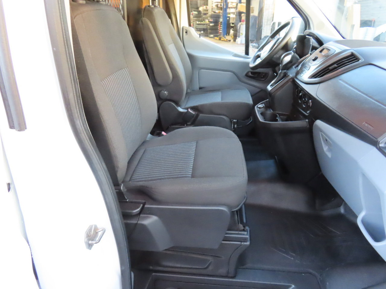 Used 2018 Ford Transit 250 130 Low Roof w/ Exterior Upgrade Package image 17