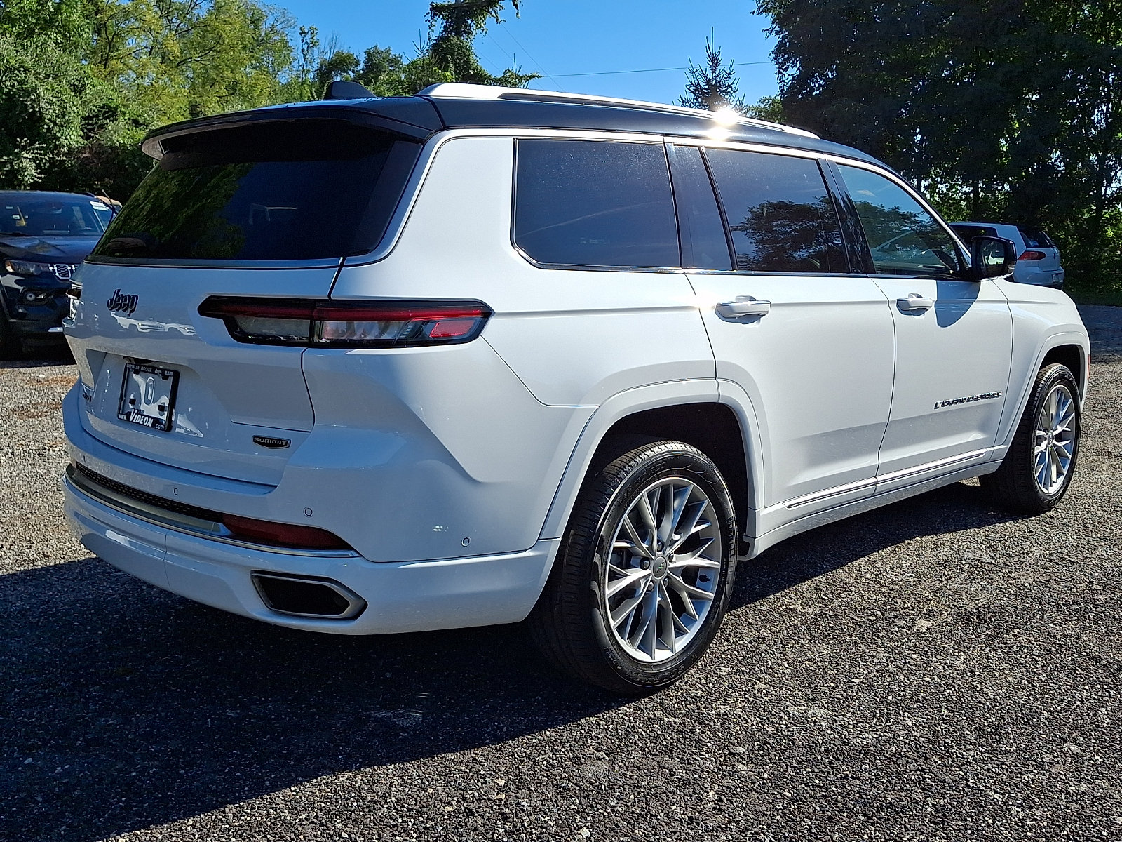 Used 2023 Jeep Grand Cherokee L Summit w/ Luxury Tech Group V AWD/4WD image 6