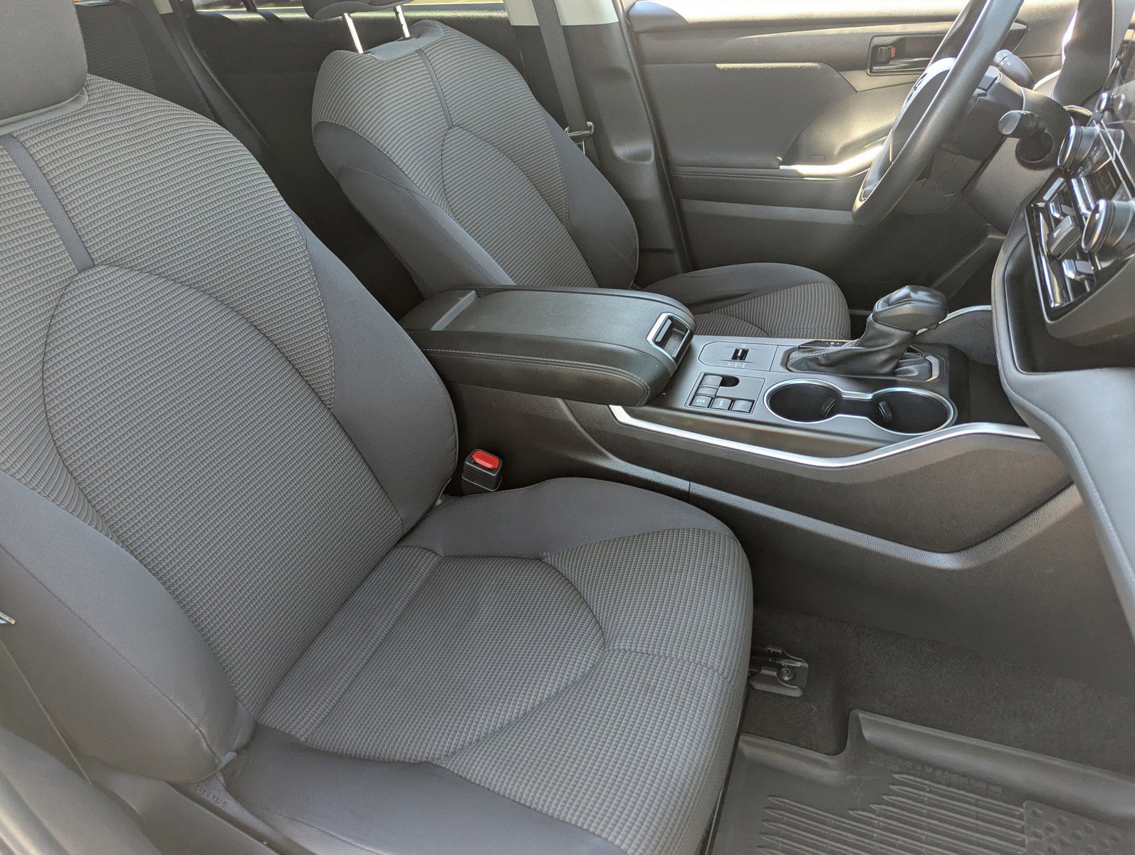 Used 2023 Toyota Highlander L image 11