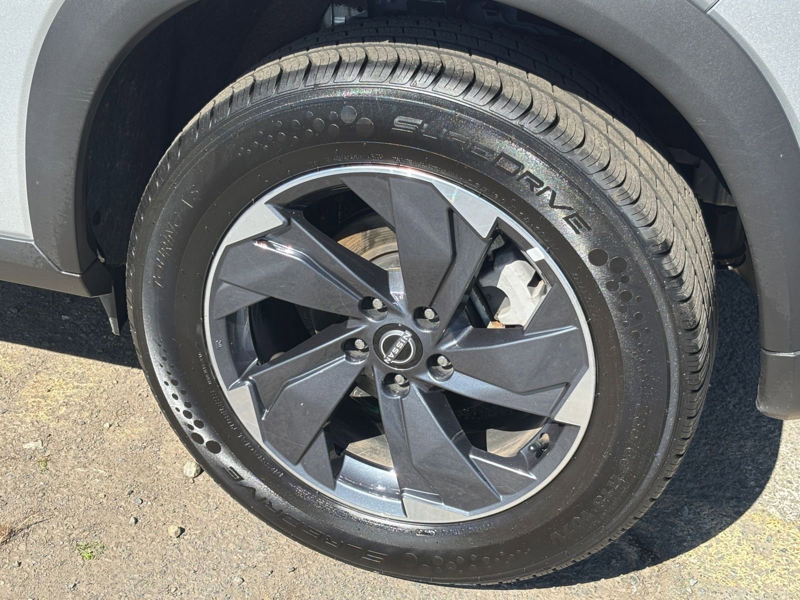 Used 2025 Nissan Rogue SV FWD image 32