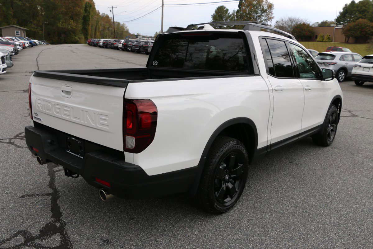 Used 2025 Honda Ridgeline Black Edition image 8