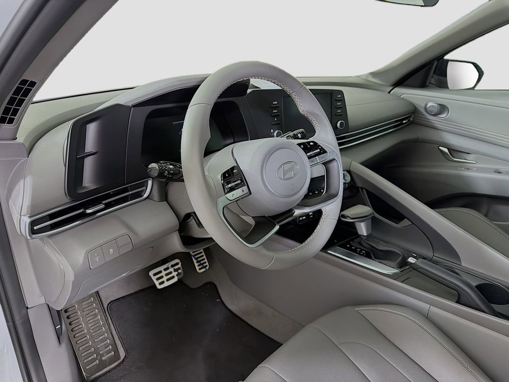 Used 2025 Hyundai Elantra Sport FWD image 11