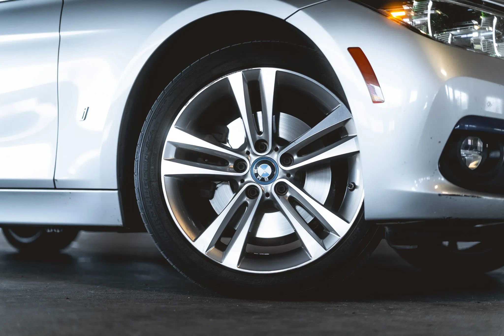 Used 2018 BMW 330e 330e iPerformance Sedan 4D image 5