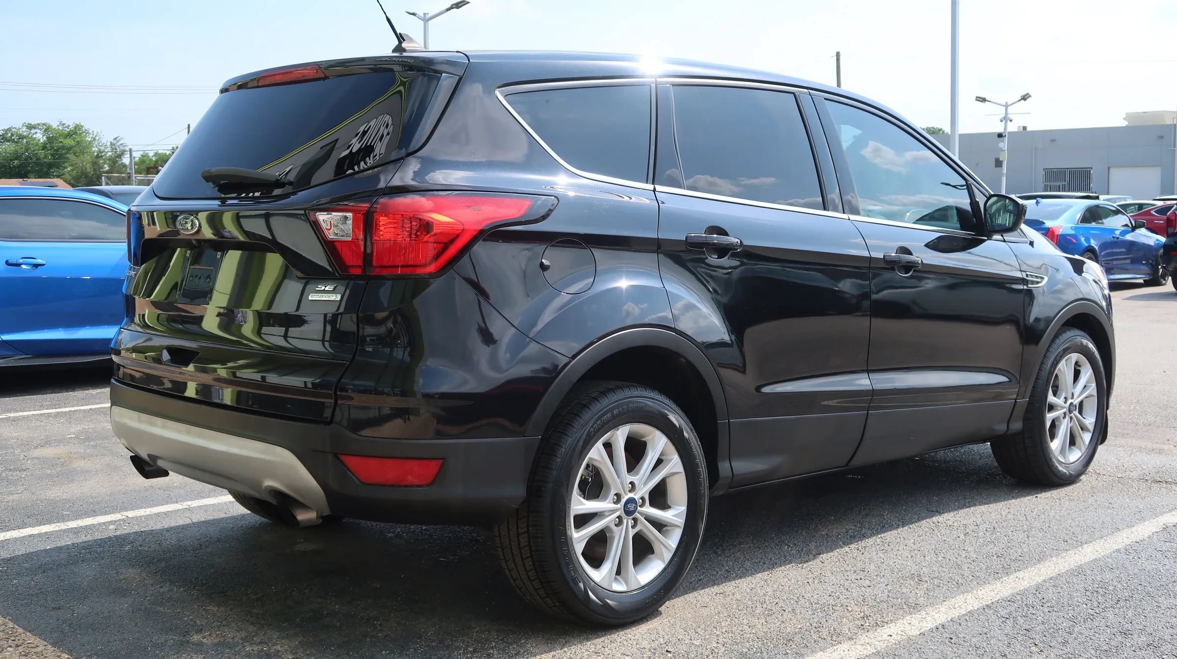 Used 2019 Ford Escape SE FWD image 14
