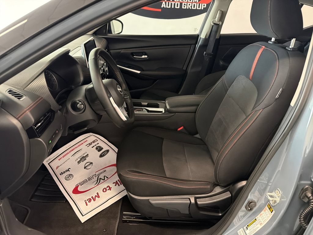 Used 2025 Nissan Sentra SR FWD image 11