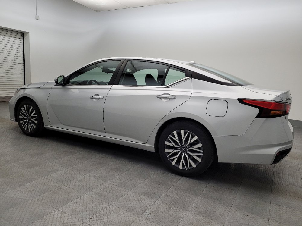 Used 2023 Nissan Altima 2.5 SV image 3