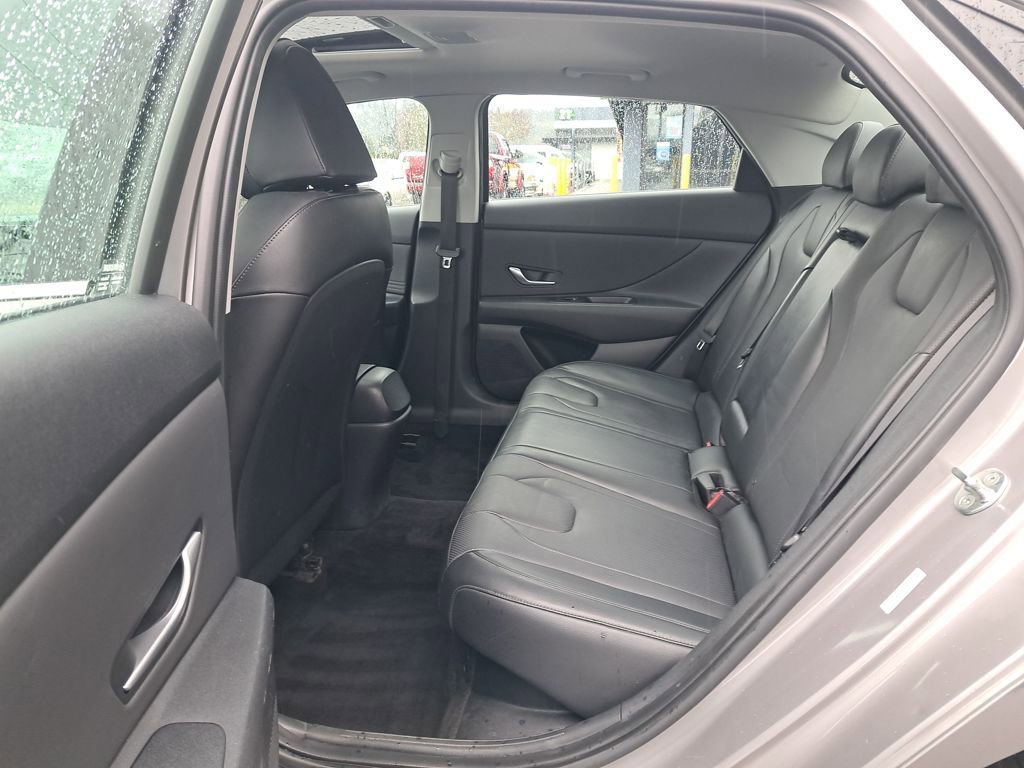 Used 2023 Hyundai Elantra Limited image 13