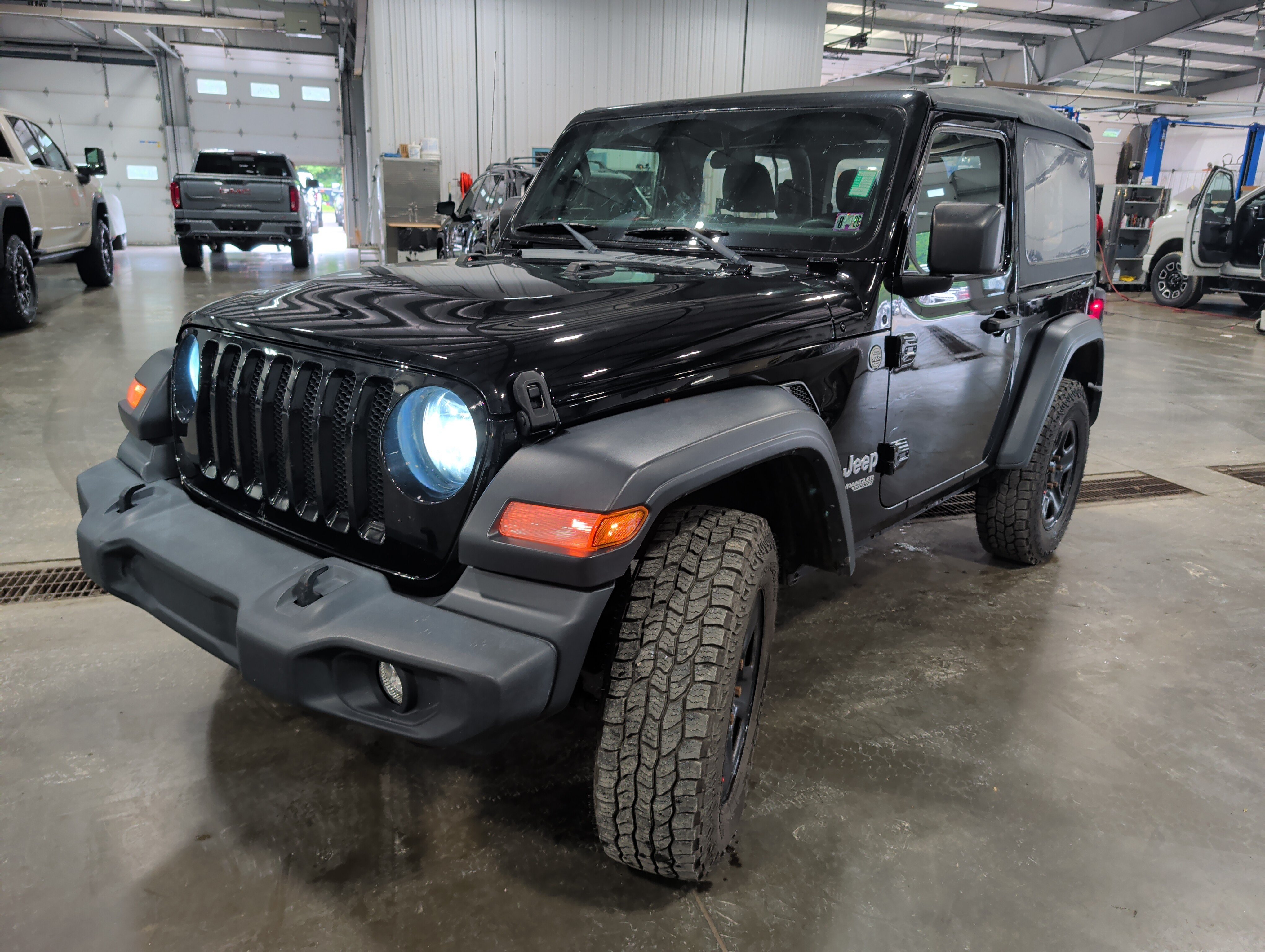 Used 2020 Jeep Wrangler Sport AWD/4WD image 6