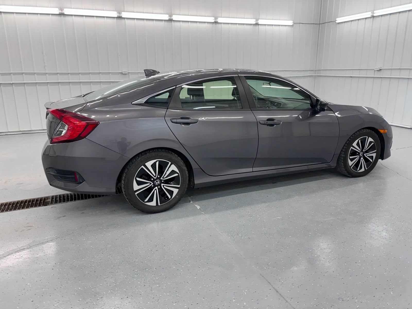 Used 2018 Honda Civic EX-T image 7