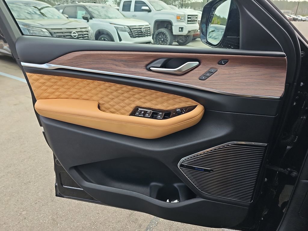 Used 2023 Jeep Grand Cherokee Summit w/ Luxury Tech Group V image 31