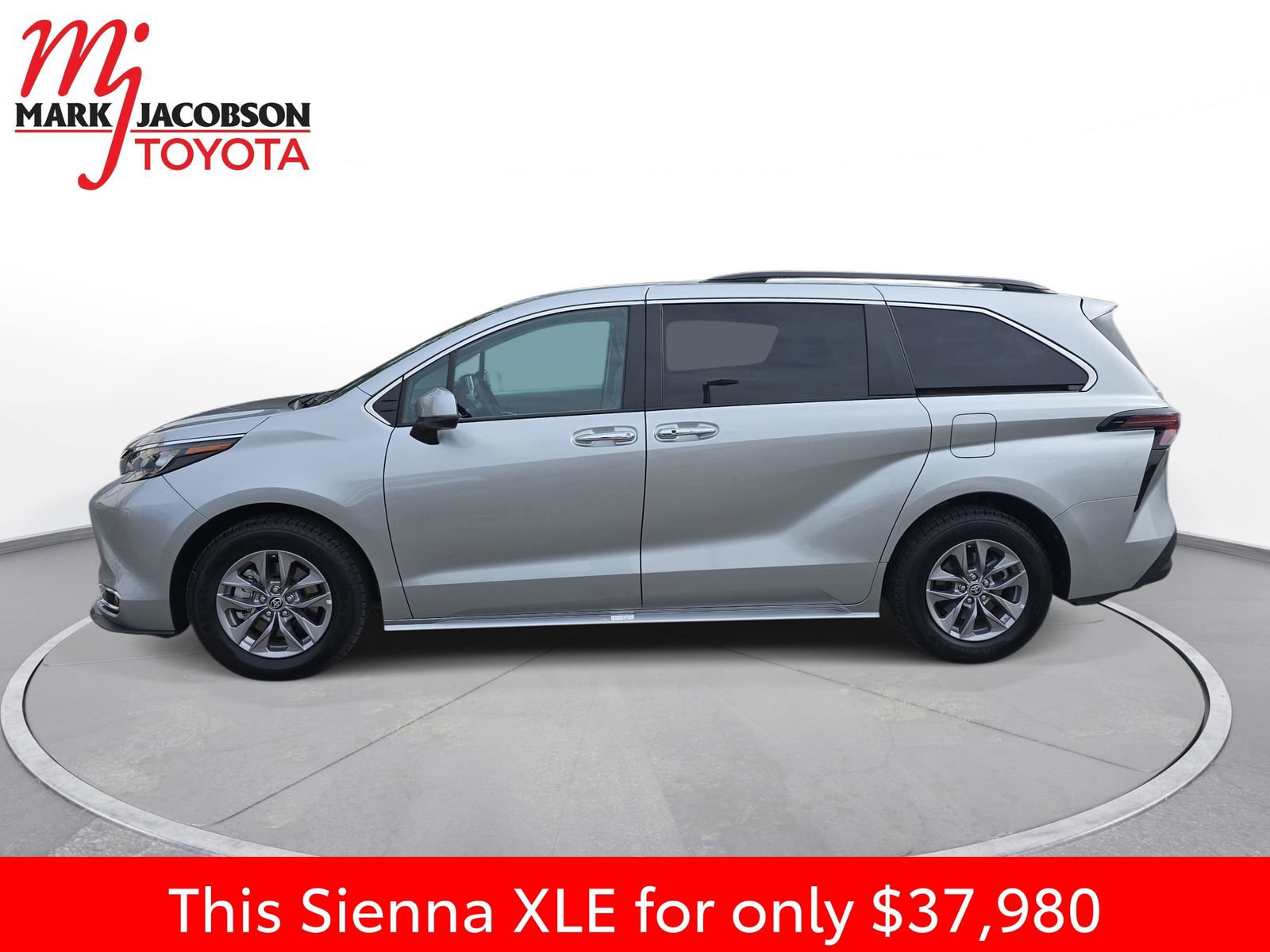 Used 2024 Toyota Sienna XLE image 14