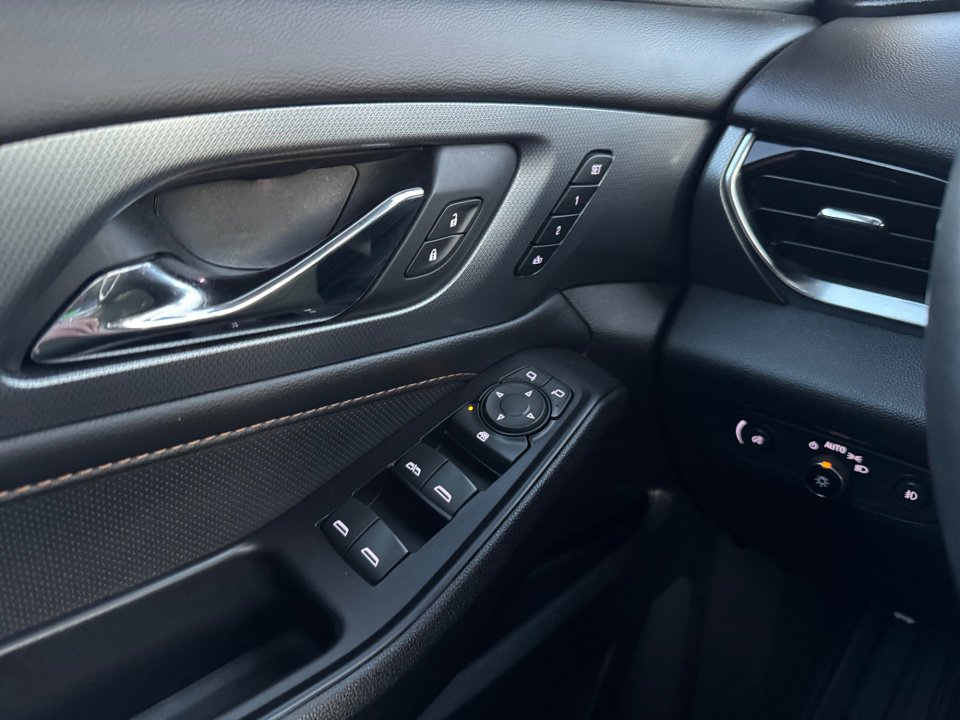 Used 2020 Chevrolet Traverse Premier w/ LPO, Floor Liner Package image 36