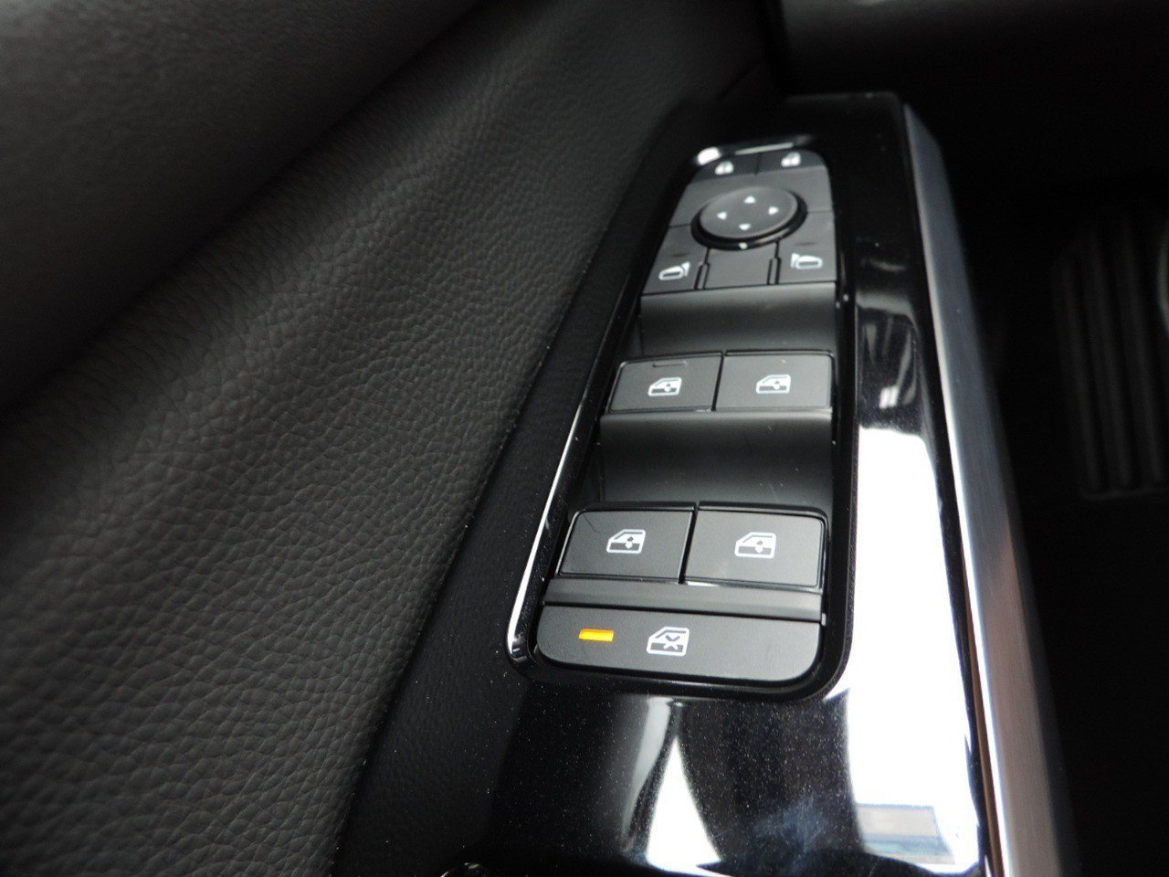 New 2026 Nissan Pathfinder SL w/ SL Premium Package FWD image 26