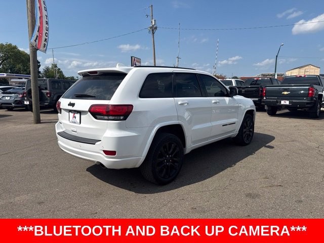 Used 2021 Jeep Grand Cherokee Laredo X AWD/4WD image 3