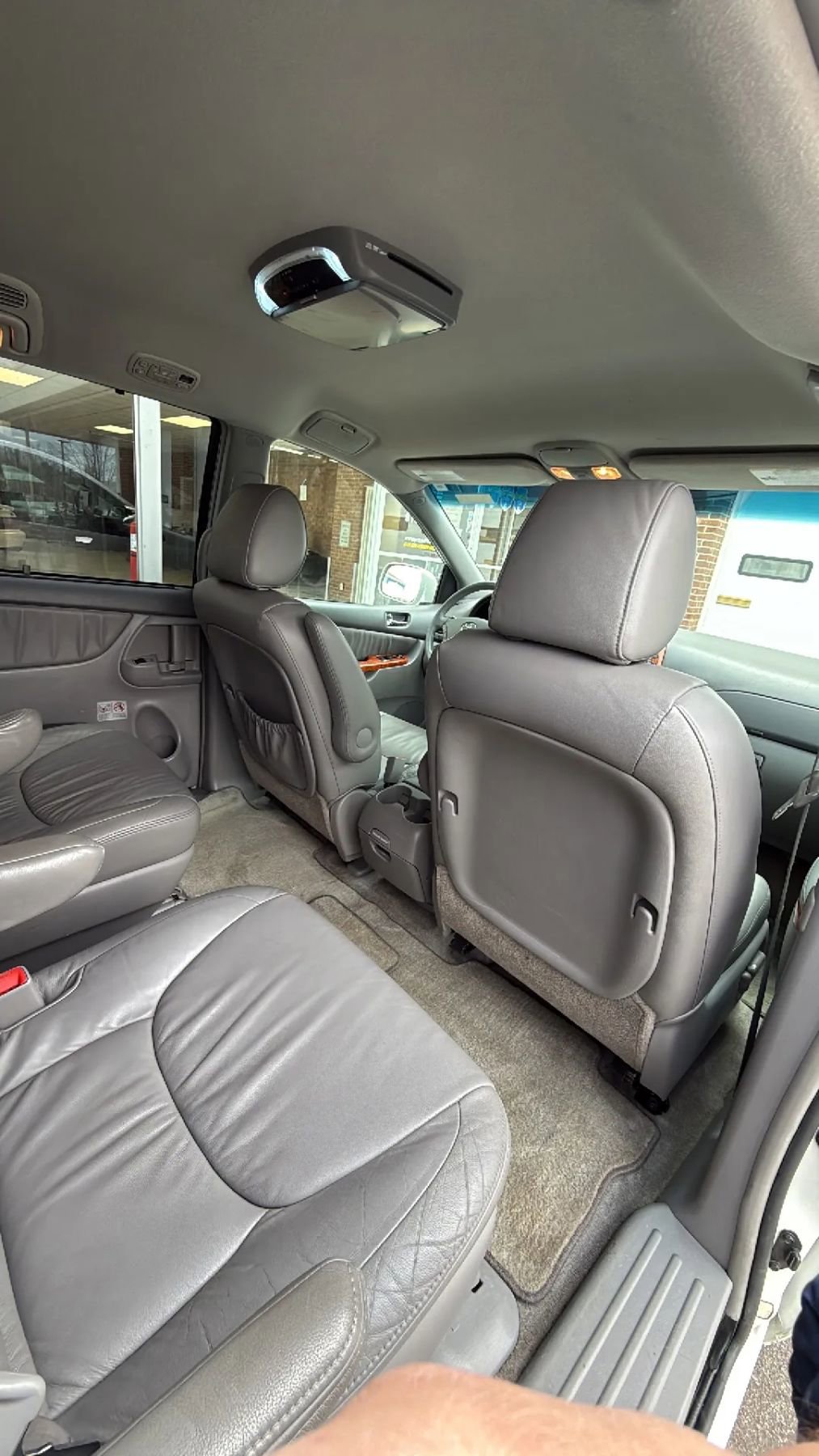 Used 2010 Toyota Sienna XLE FWD image 22