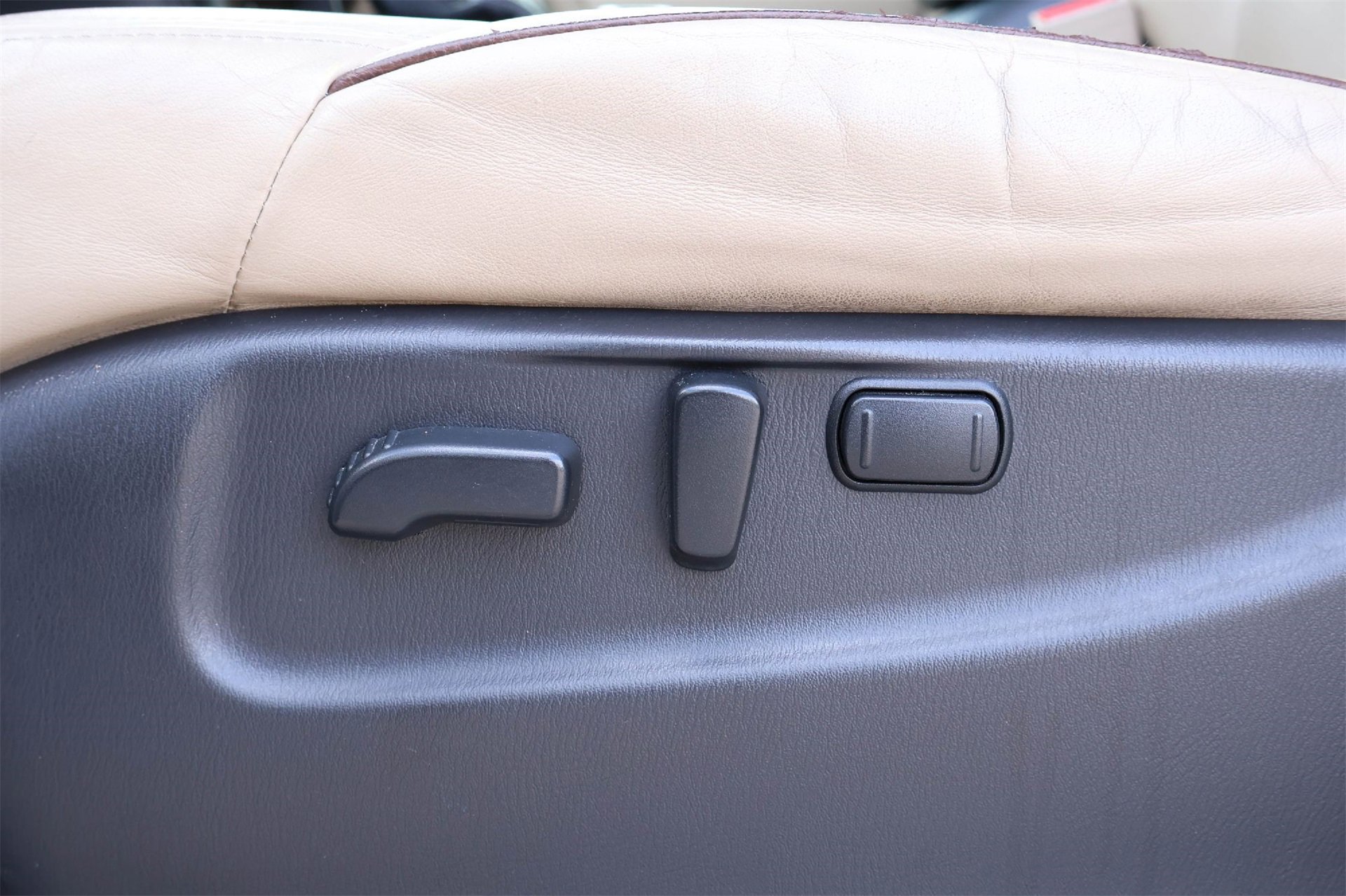 Used 2017 Nissan Armada Platinum w/ Captain Seat Package image 24