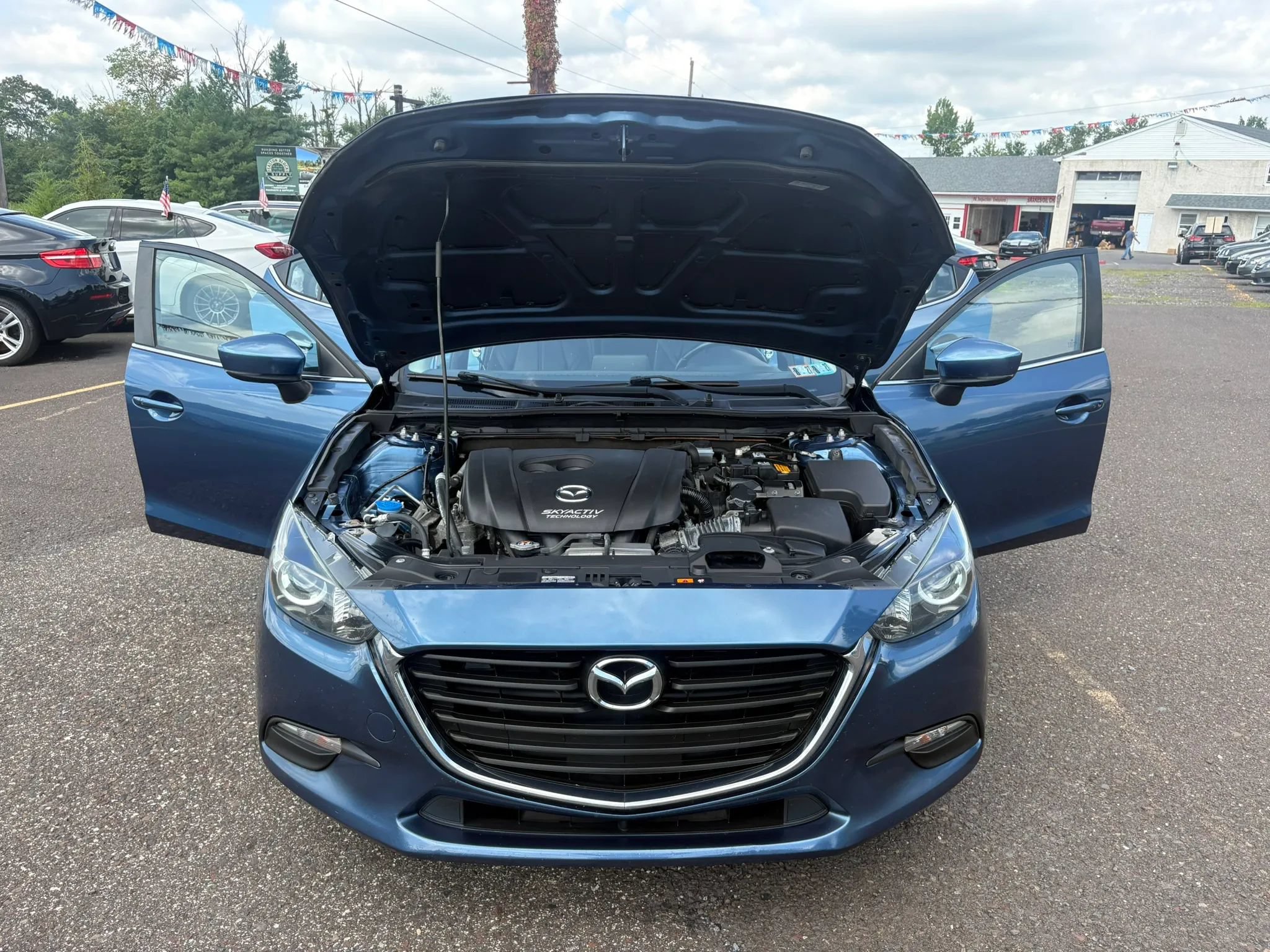 Used 2017 MAZDA MAZDA3 Touring w/ Popular Equipment Package FWD image 9