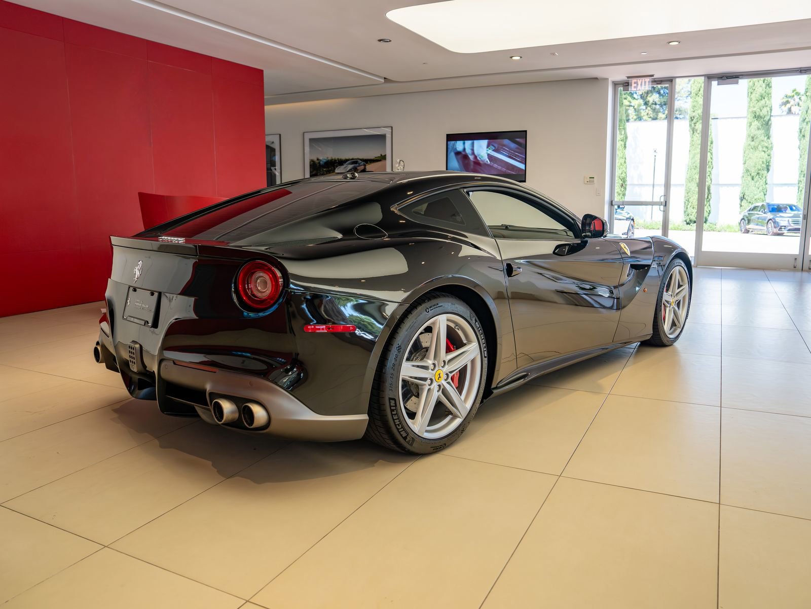 Used 2014 Ferrari F12 Berlinetta RWD image 6