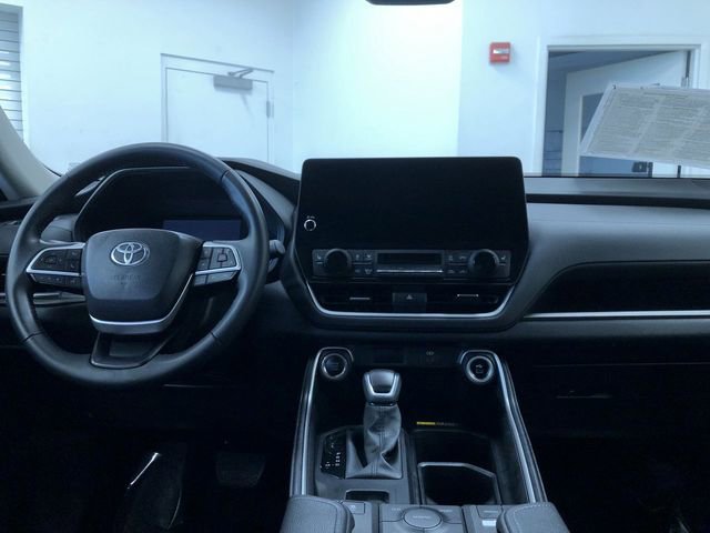 Used 2025 Toyota Grand Highlander AWD image 18