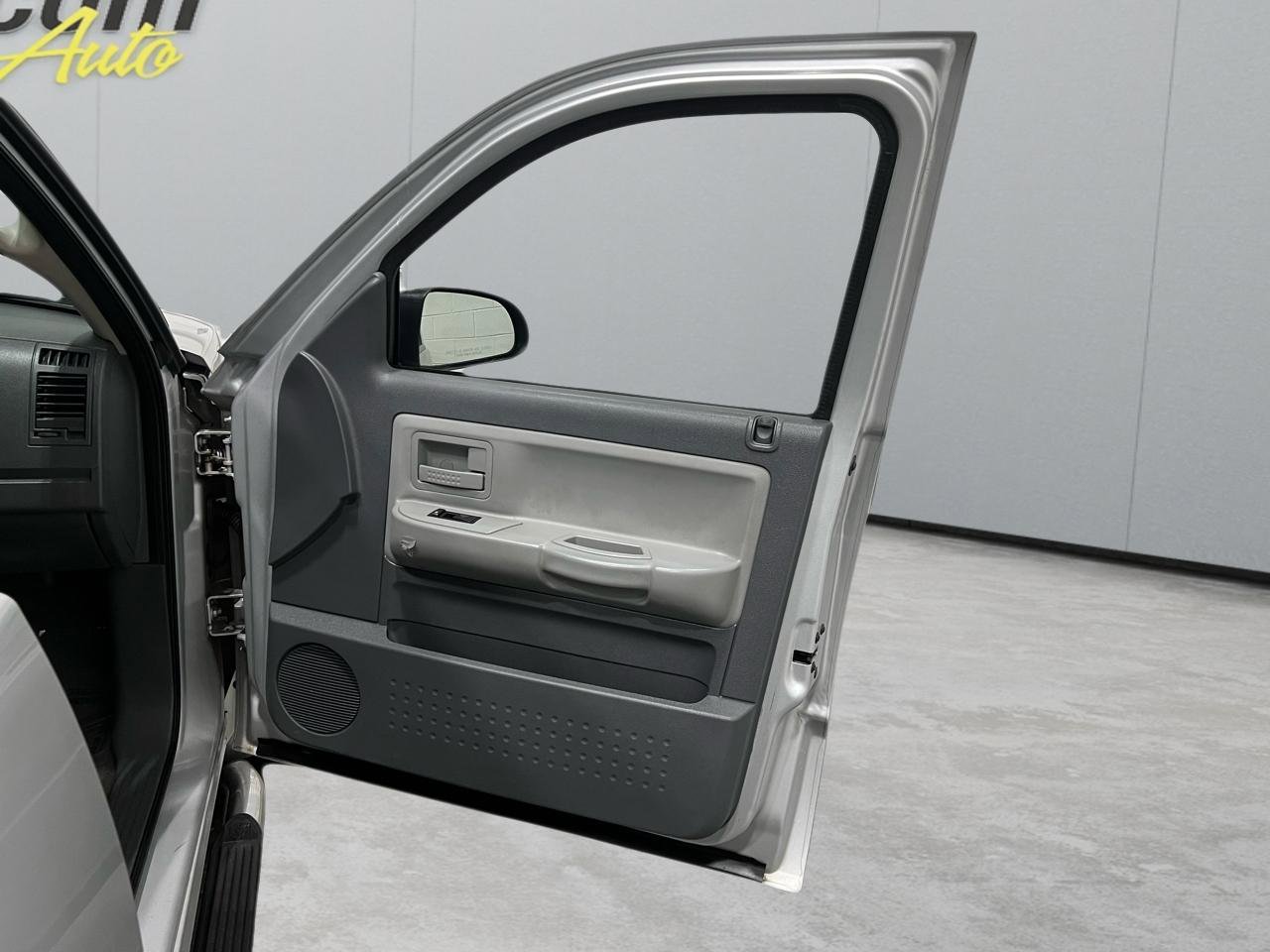 Used 2005 Dodge Dakota SLT w/ Trailer Tow Group image 22