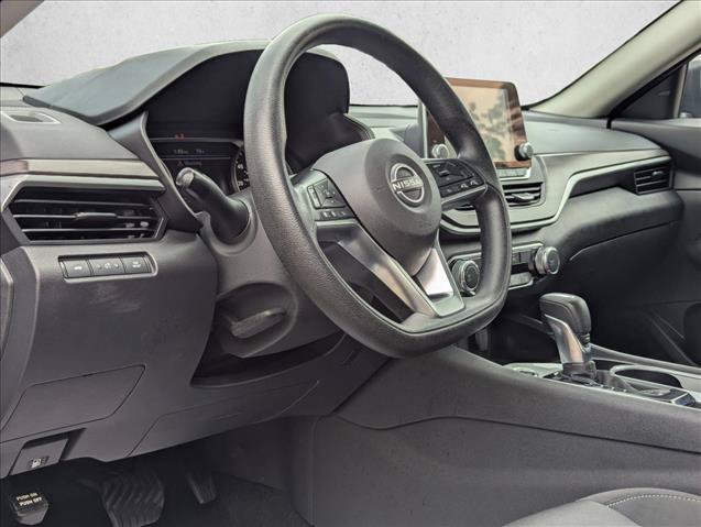 Used 2024 Nissan Altima 2.5 SV FWD image 9