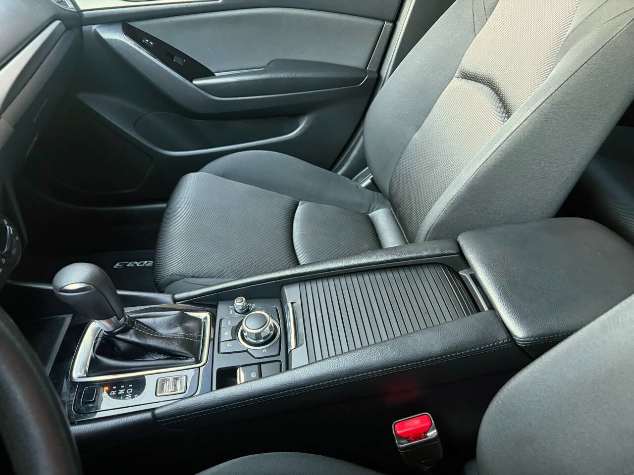 Used 2018 MAZDA MAZDA3 Sport FWD image 29