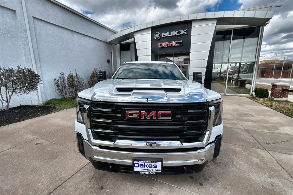 Used 2024 GMC Sierra 2500 Pro w/ Convenience Package image 2