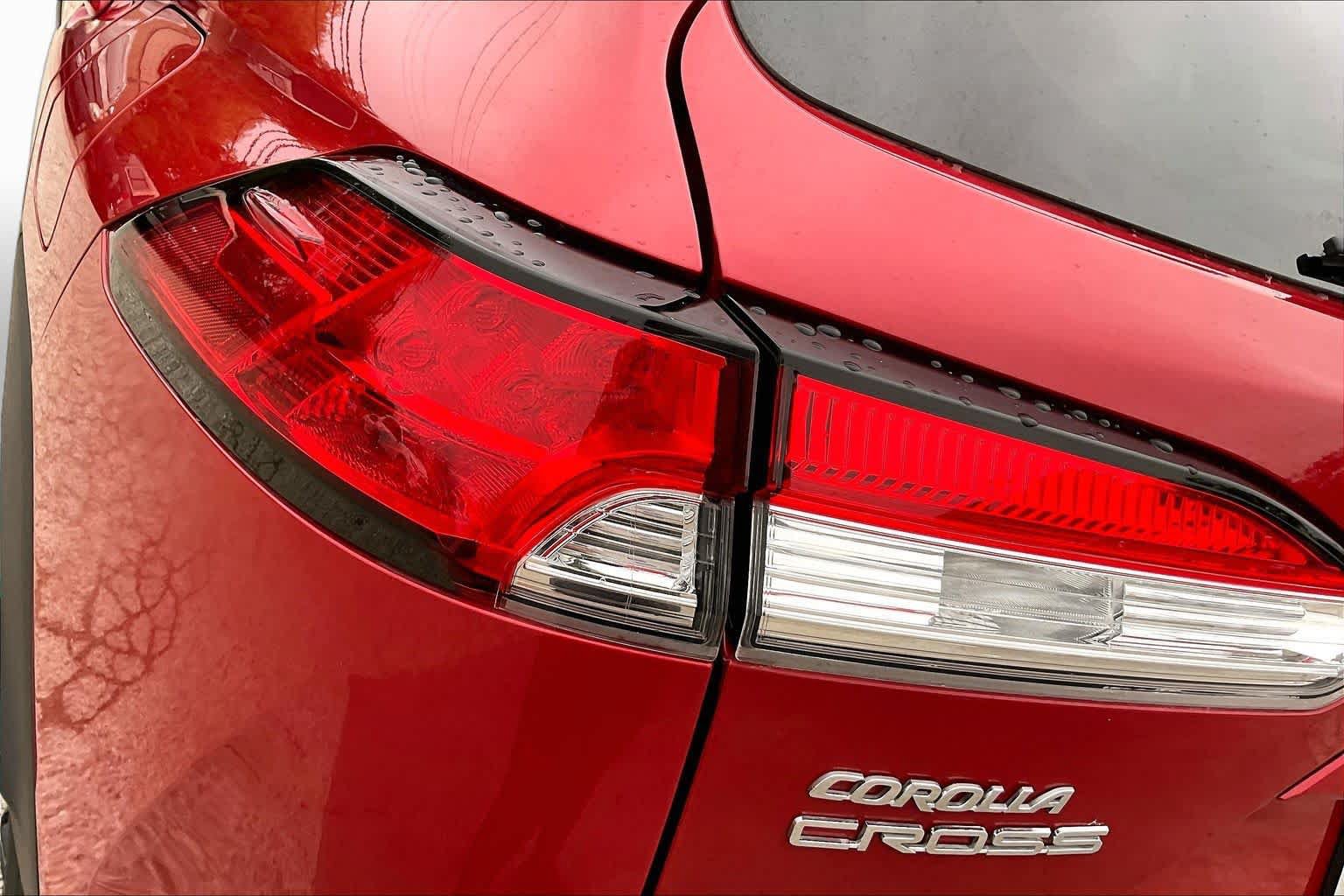 Used 2024 Toyota Corolla Cross LE AWD/4WD image 28