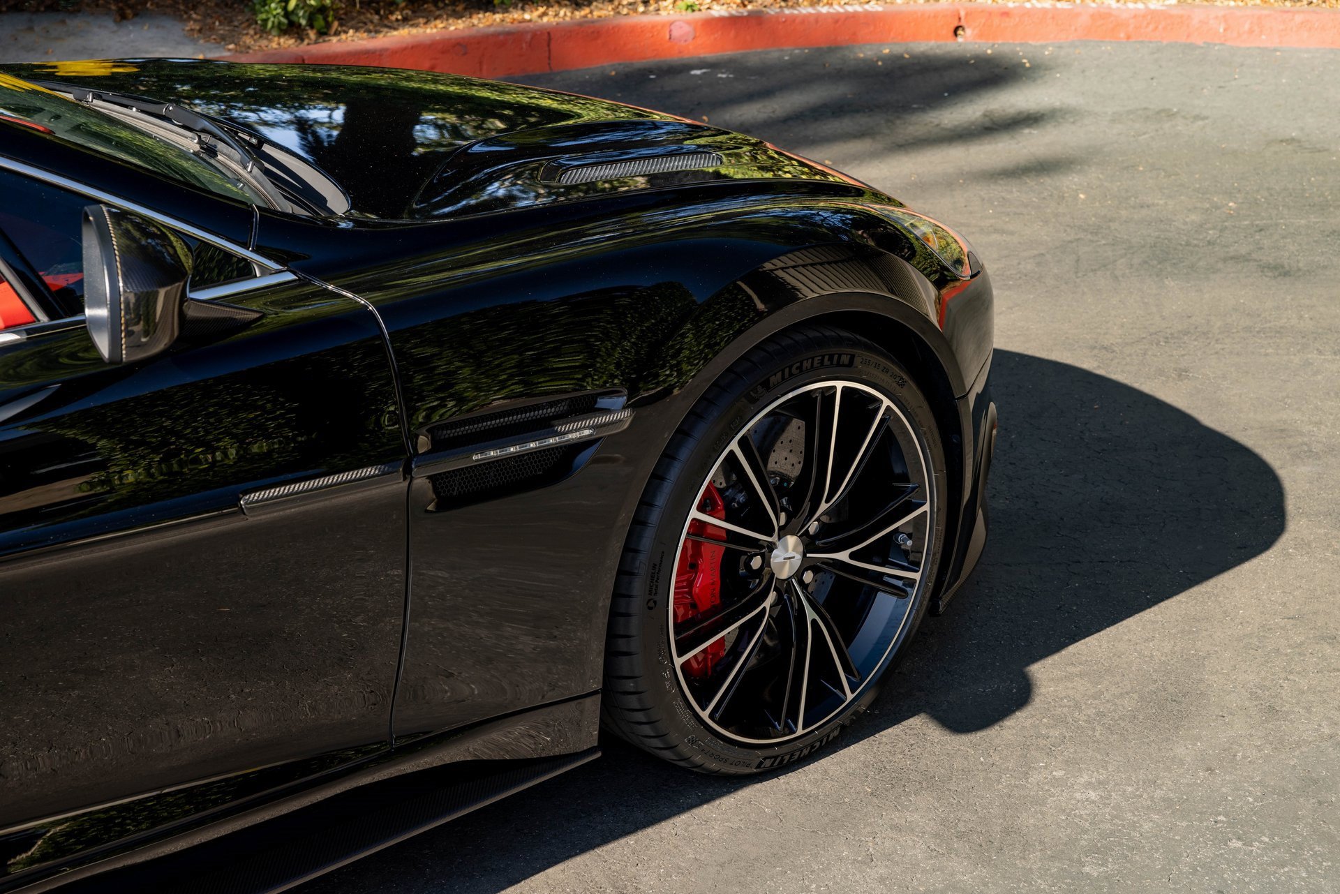 Used 2014 Aston Martin Vanquish Coupe image 23