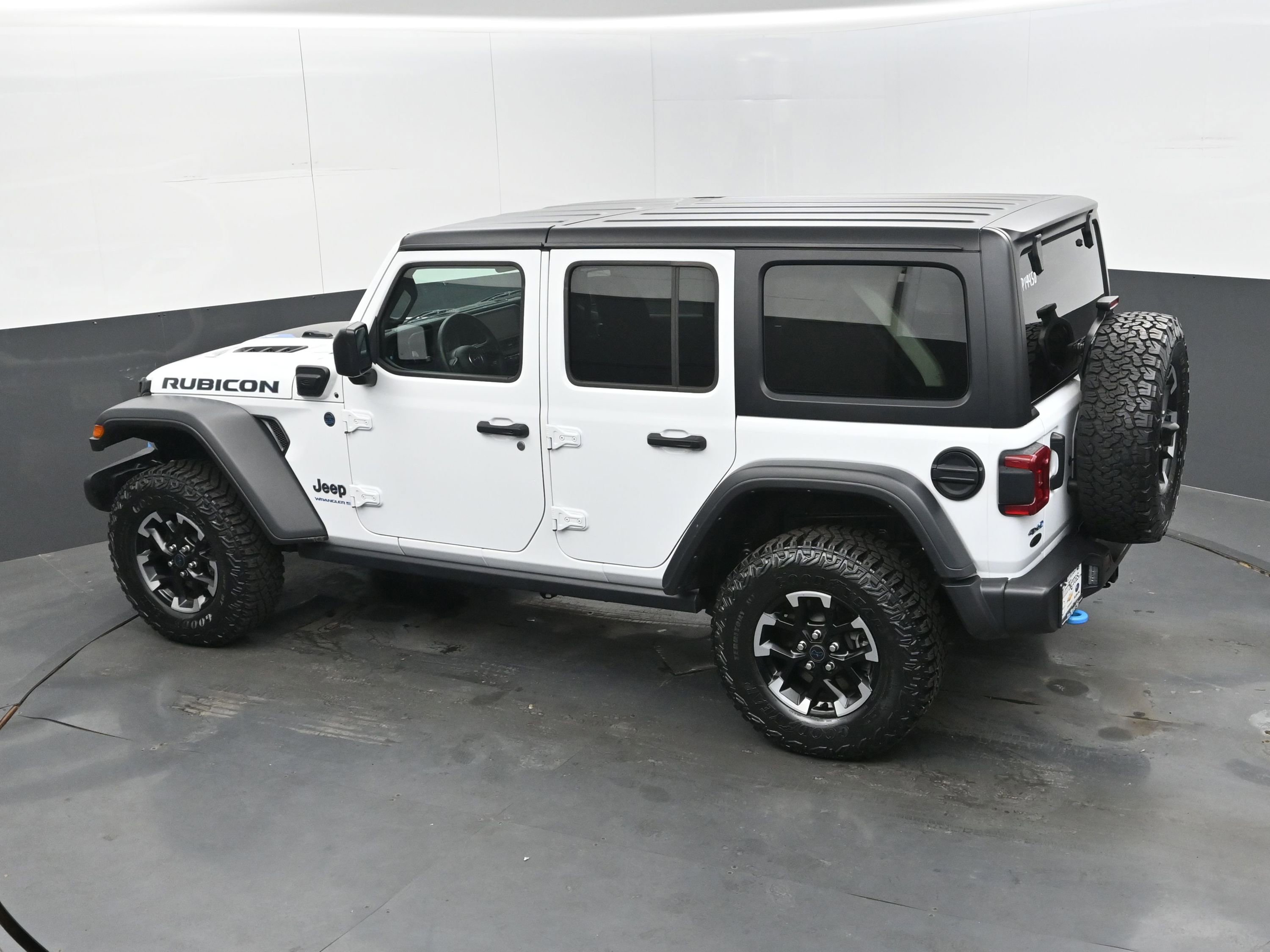 Used 2024 Jeep Wrangler Unlimited Rubicon 4xe image 37