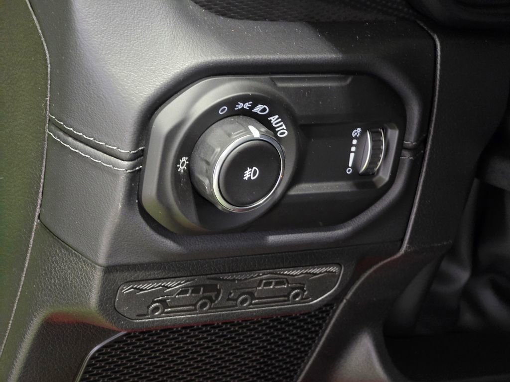 New 2025 Jeep Wrangler Unlimited Rubicon w/ Technology Group image 33