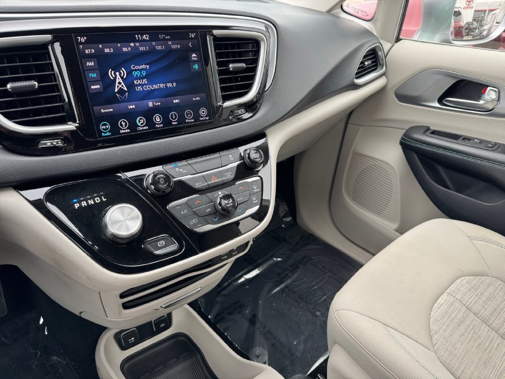 Used 2019 Chrysler Pacifica Touring Plus FWD image 27