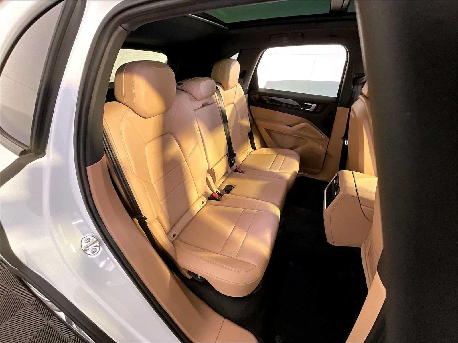 Certified 2022 Porsche Cayenne AWD/4WD image 23