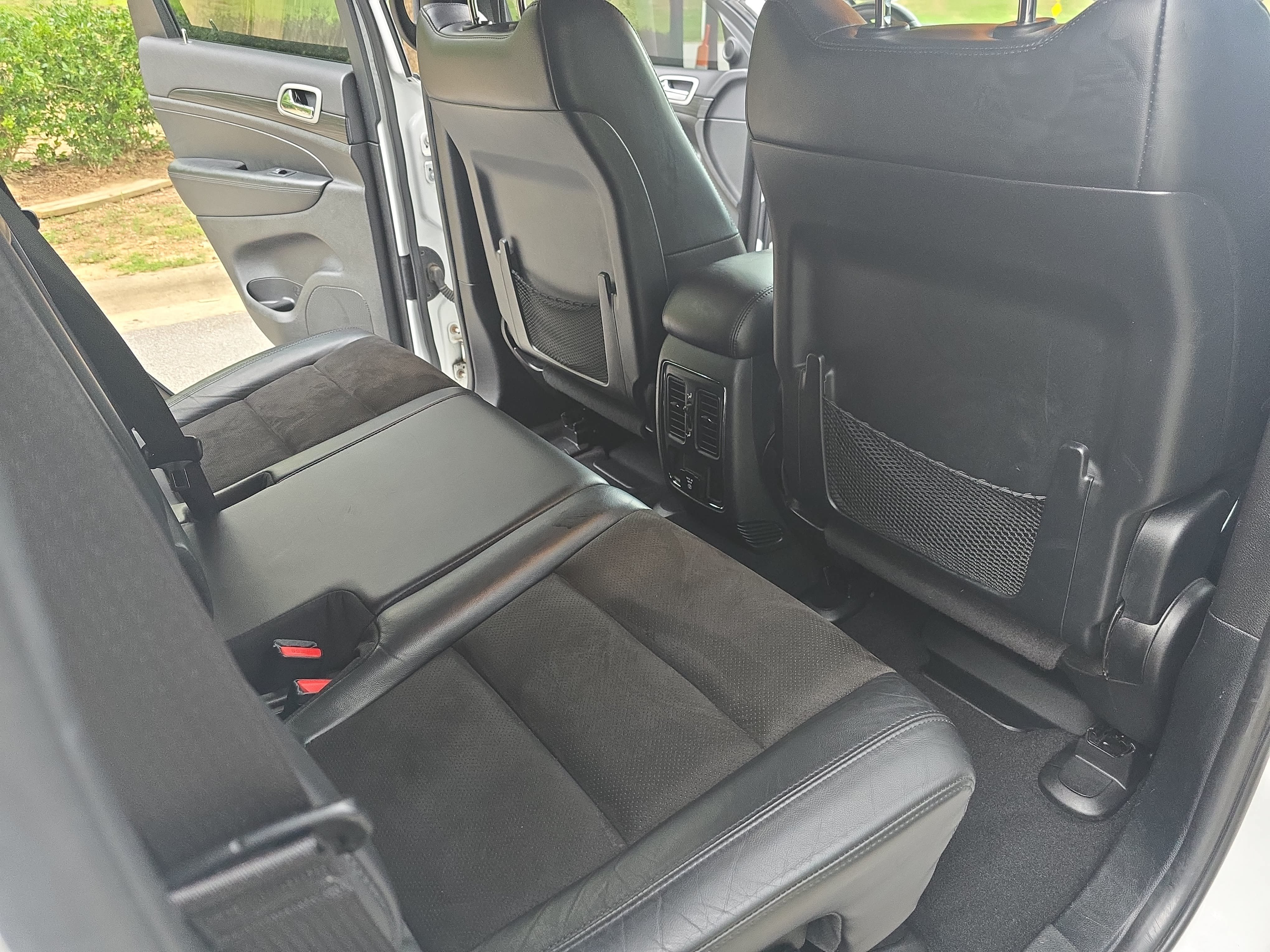 Used 2020 Jeep Grand Cherokee Altitude AWD/4WD image 11