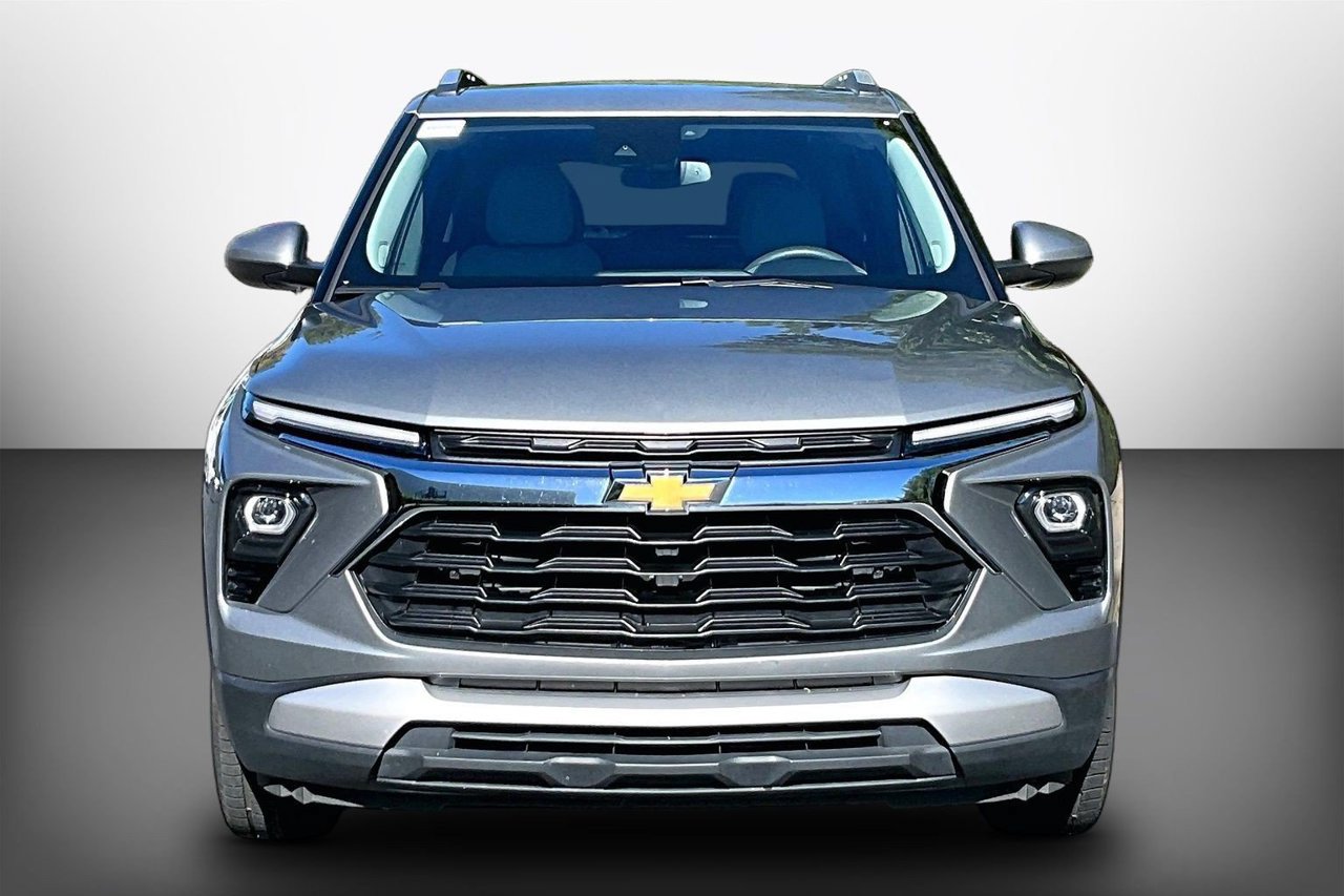Used 2025 Chevrolet TrailBlazer LT AWD/4WD image 3