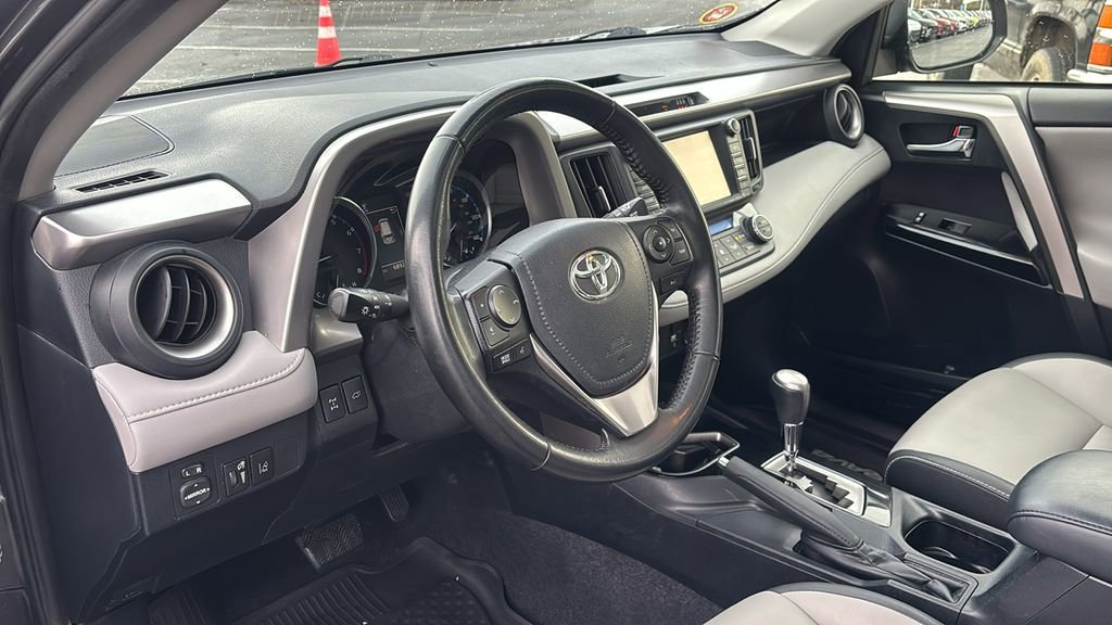 Used 2018 Toyota RAV4 Limited image 23