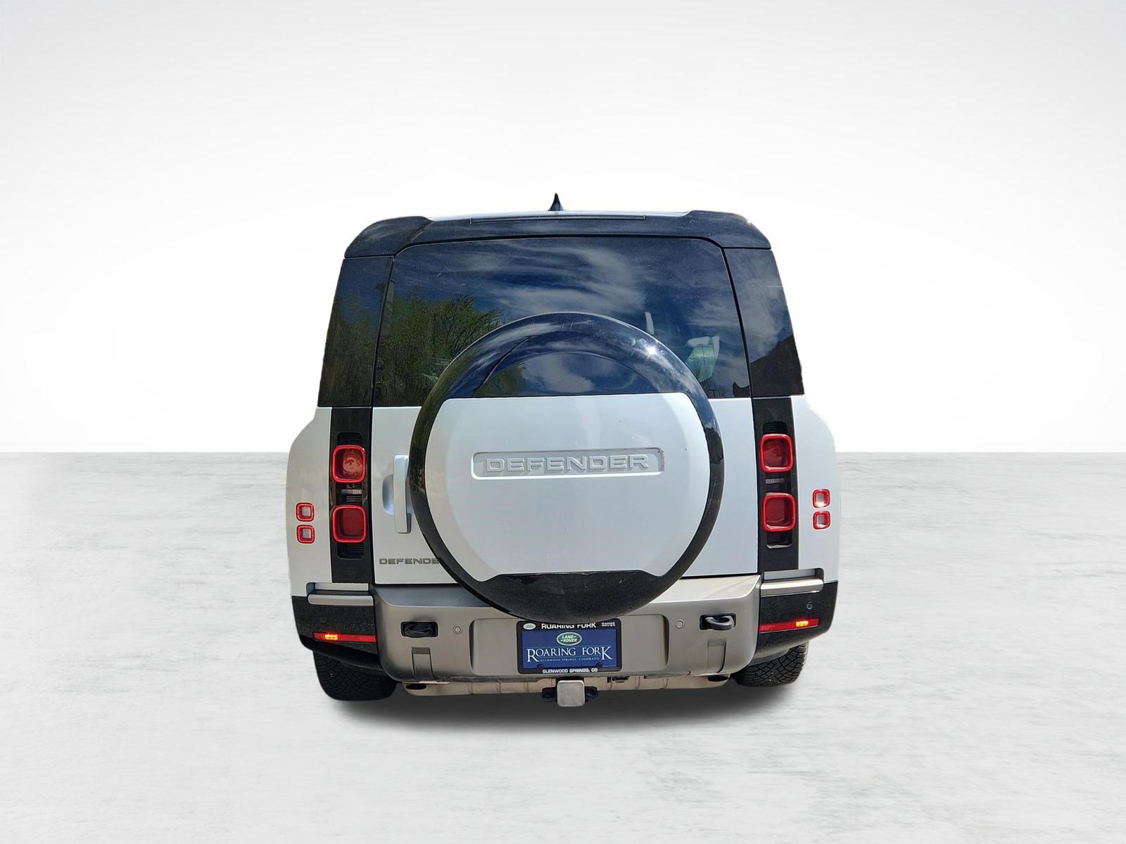 Certified 2024 Land Rover Defender 130 X-Dynamic SE image 9