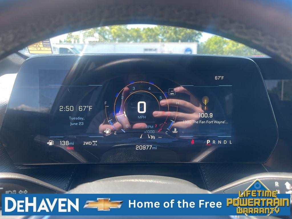 Used 2025 Chevrolet Equinox LT AWD/4WD image 11