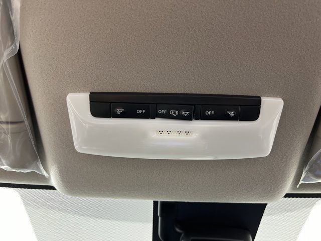 New 2025 Nissan Versa SV w/ Trunk Package image 31