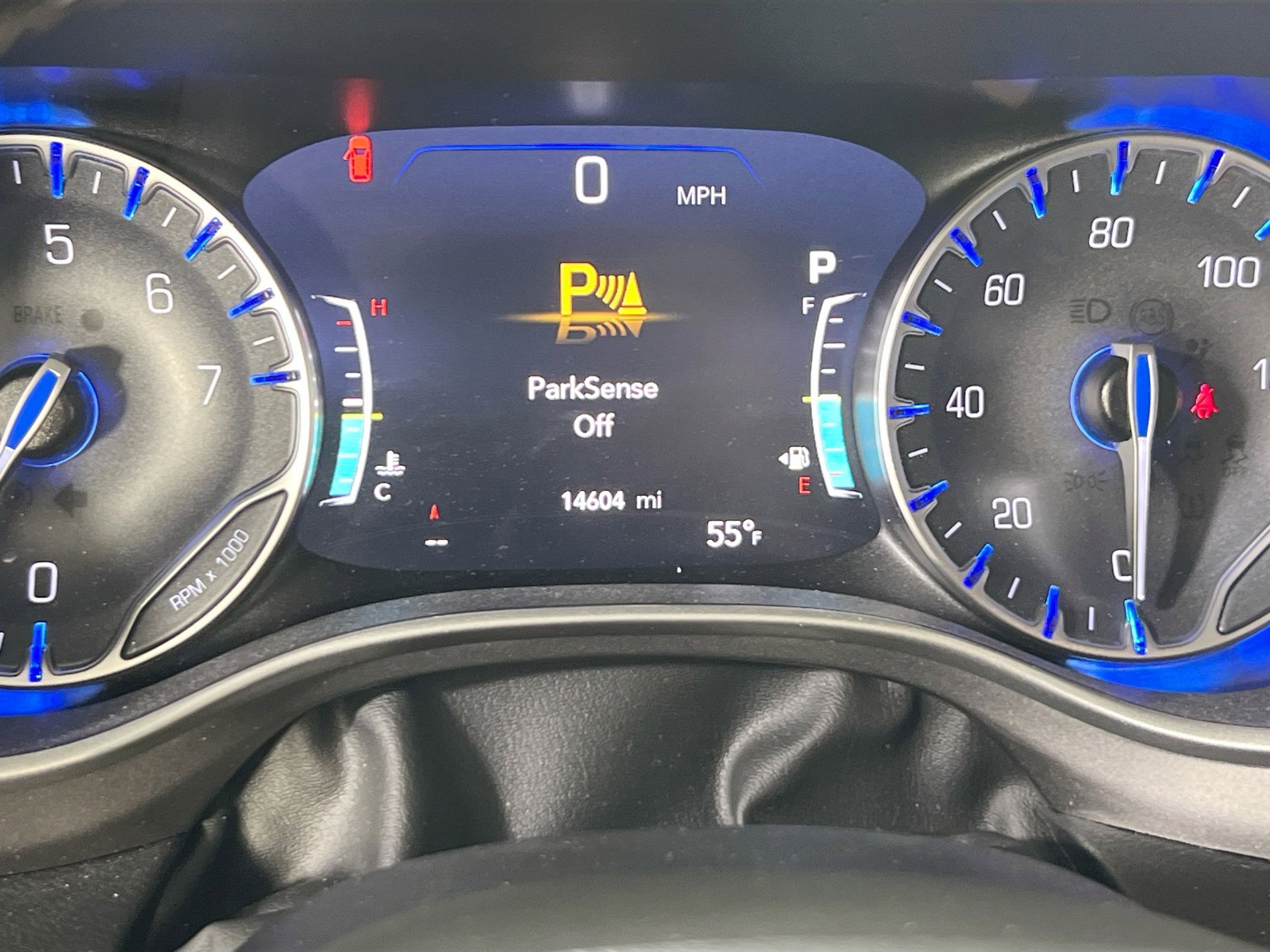 Used 2023 Chrysler Pacifica Touring-L w/ Uconnect Theater Family Group image 12