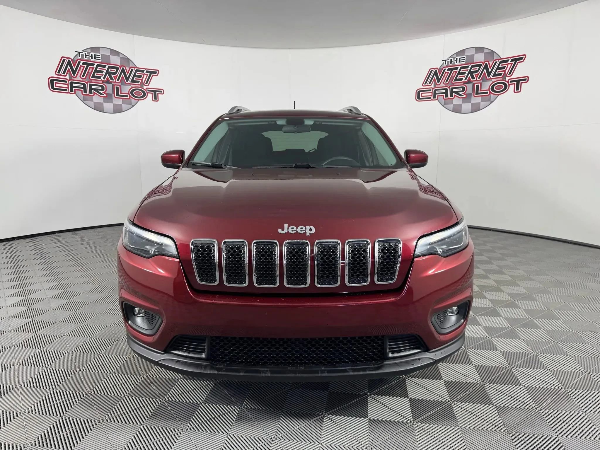 Used 2019 Jeep Cherokee Latitude w/ Popular Appearance Group FWD image 2