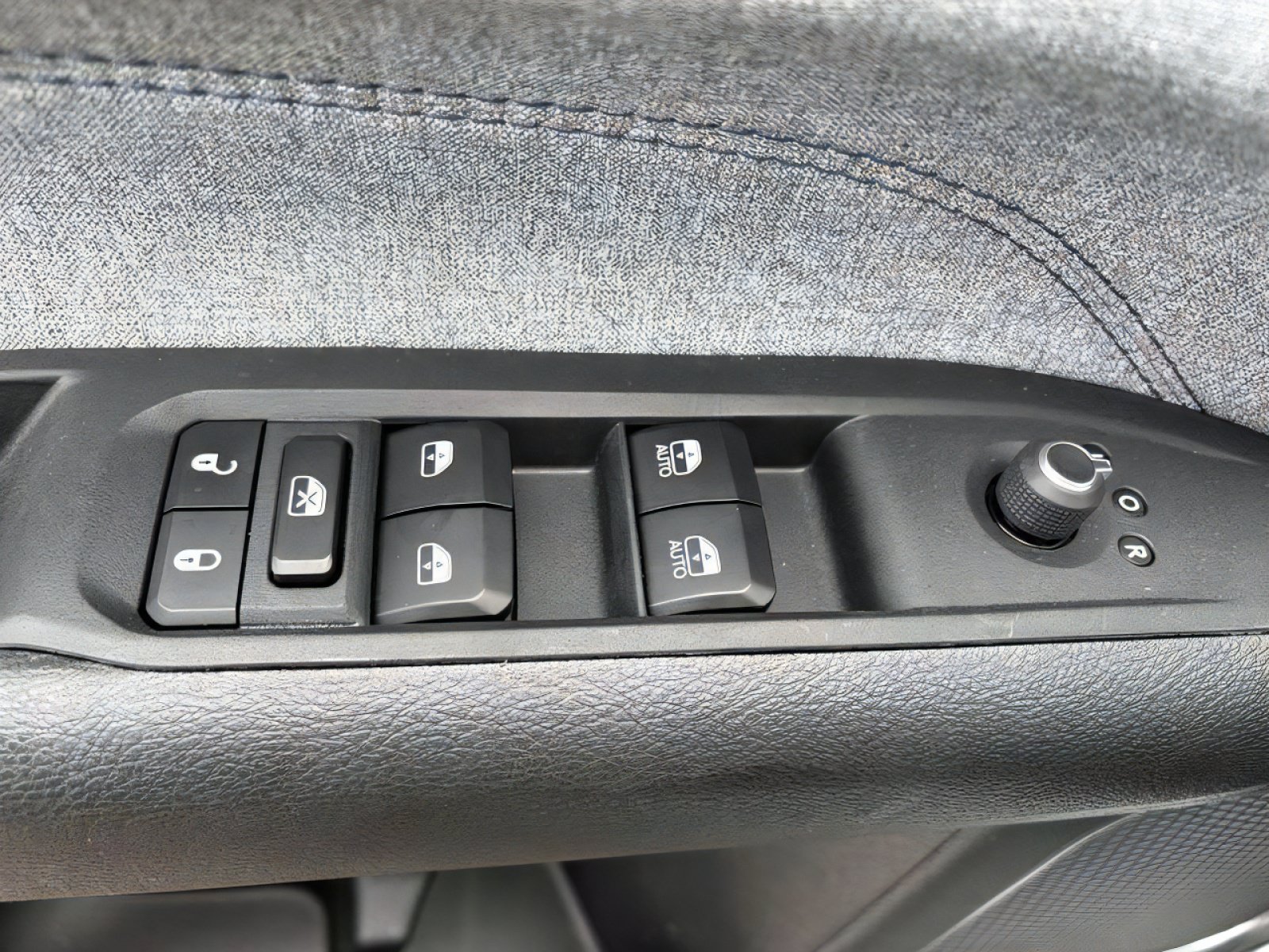 Used 2023 Jeep Compass Latitude AWD/4WD image 17
