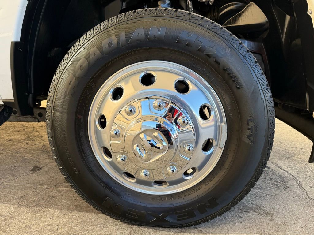 Used 2025 RAM 3500 Laramie AWD/4WD image 12