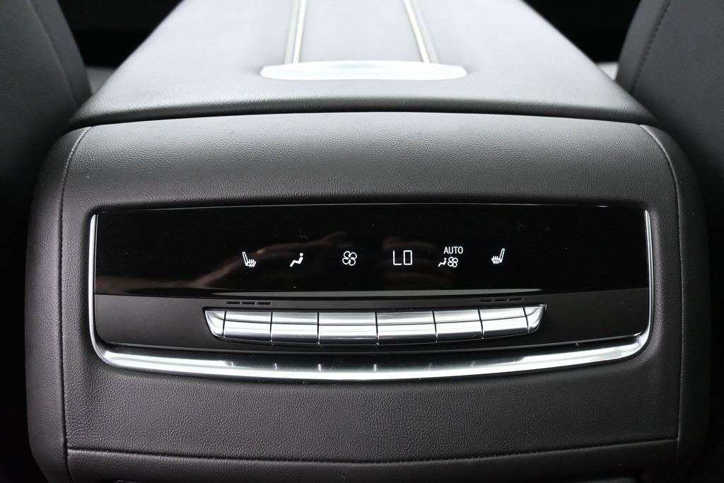 Used 2023 Cadillac Escalade Premium Luxury AWD/4WD image 23