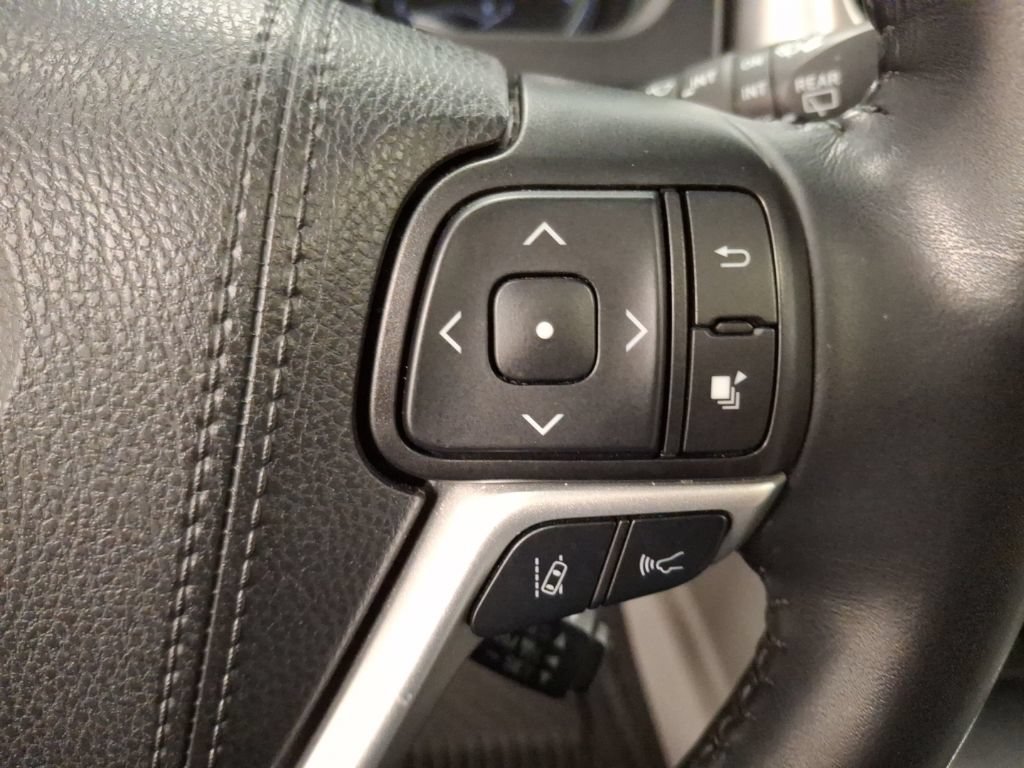 Used 2019 Toyota Highlander XLE AWD/4WD image 22