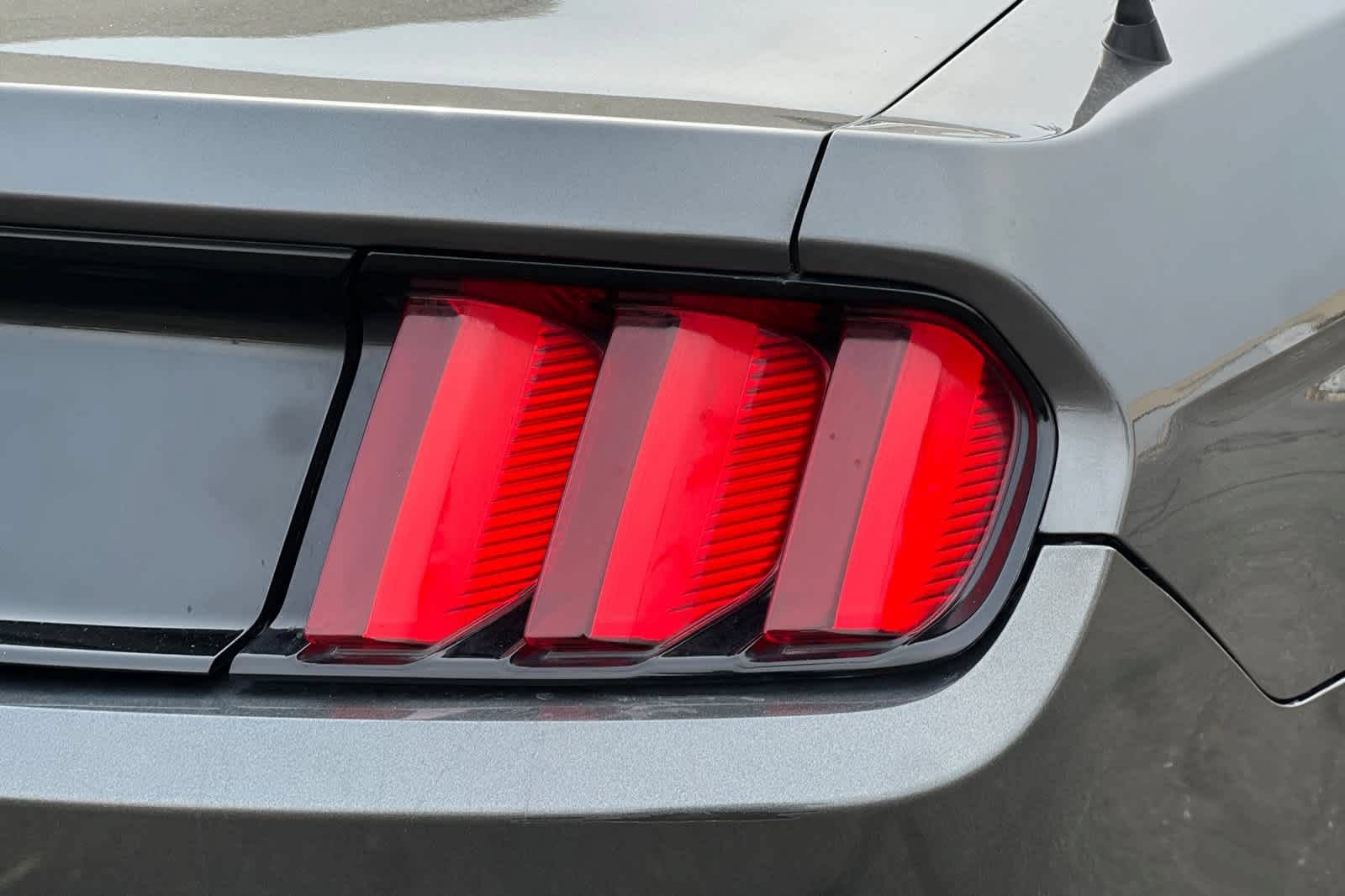 Used 2016 Ford Mustang Convertible RWD image 13
