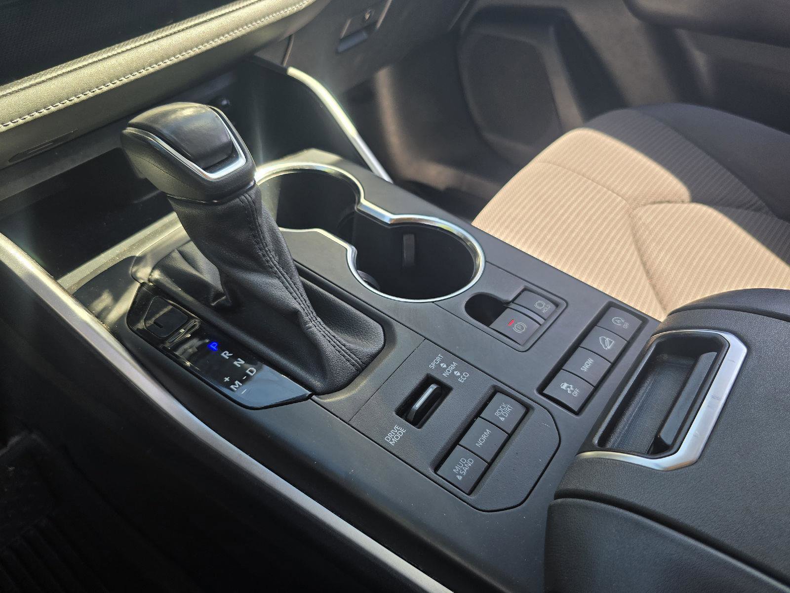 Used 2022 Toyota Highlander LE image 20