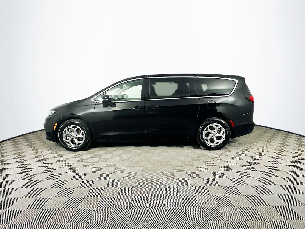 Certified 2024 Chrysler Pacifica Limited image 6