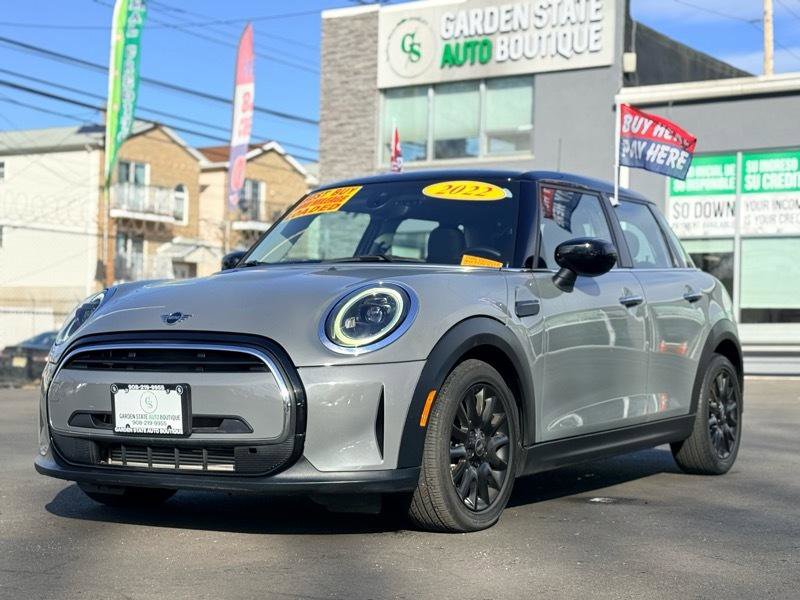 Used 2022 MINI Cooper 4-Door Hardtop FWD image 1