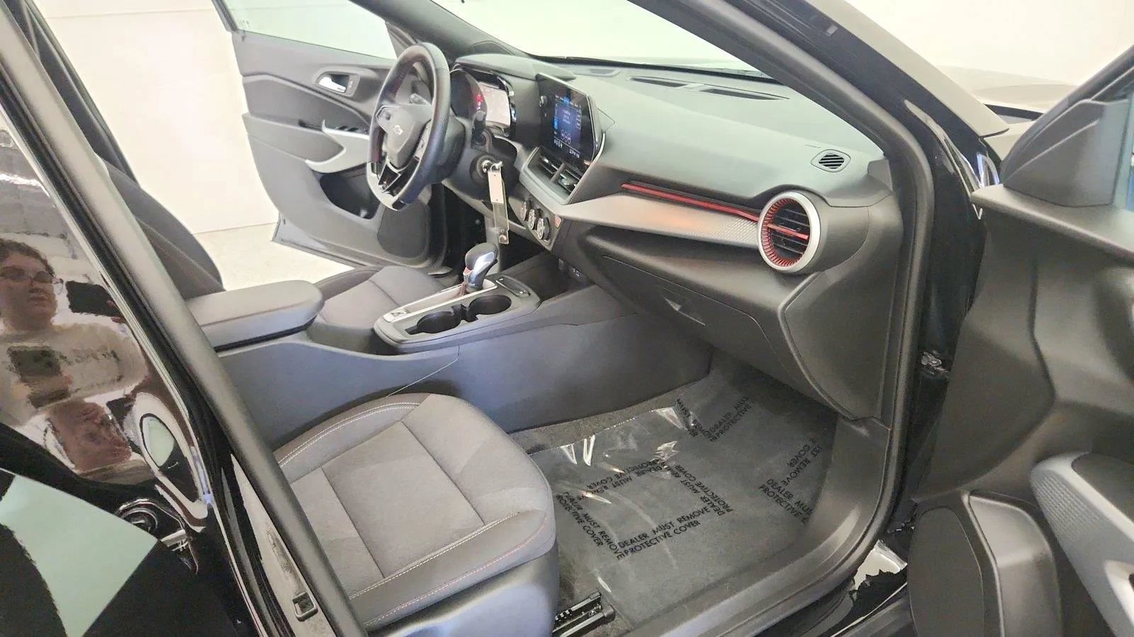 Used 2024 Chevrolet Trax RS w/ Driver Confidence Package FWD image 28